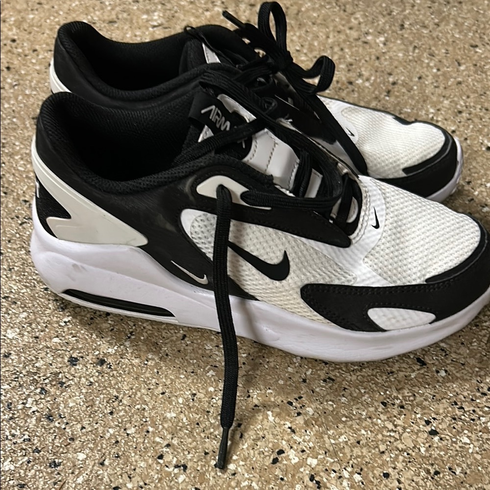 Nike Women's Athletic Shoes in Black and White